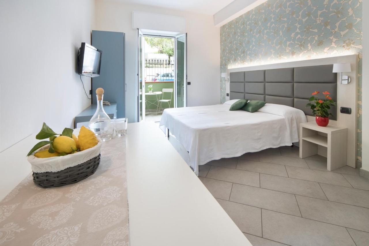 Hotel Residence Laigueglia Free Parking ภายนอก รูปภาพ